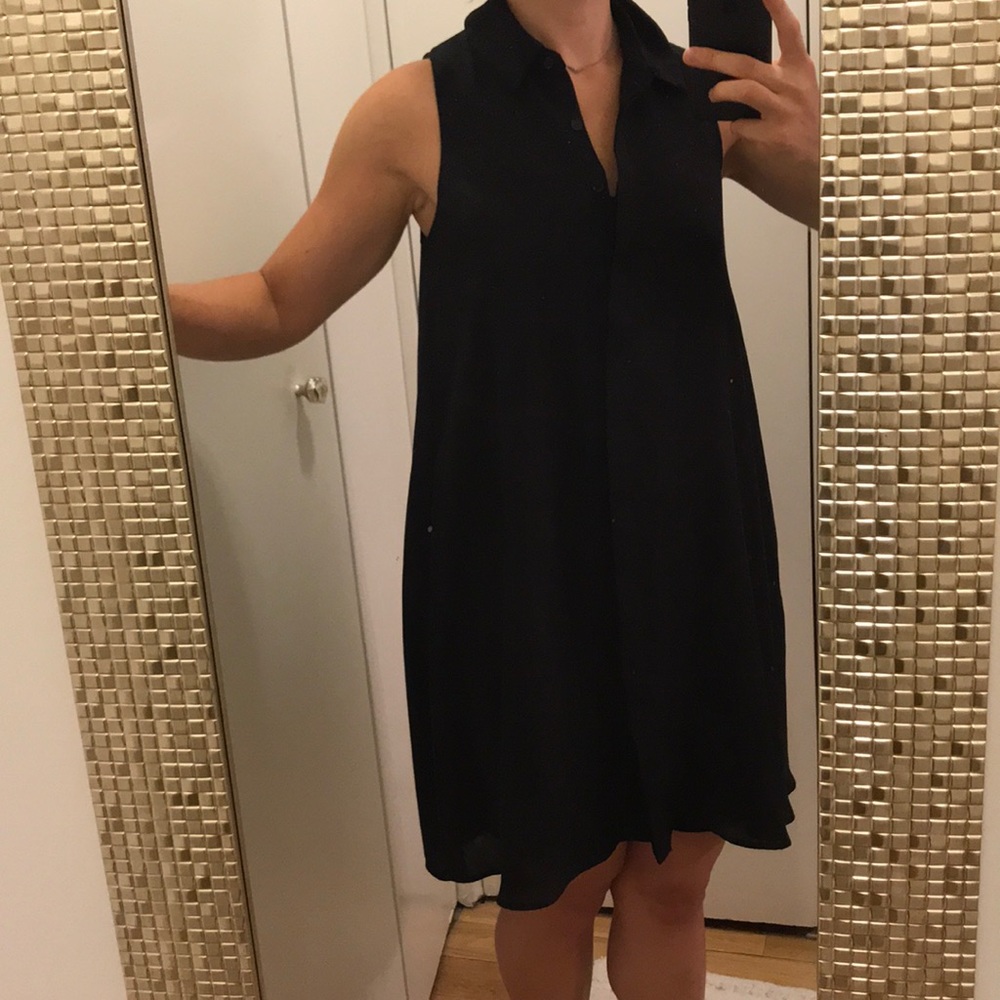 Black swing shirt dress with pockets!